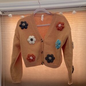 Absolutely cute flower detail crop cardigan in size XS